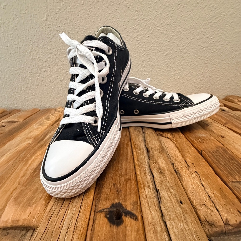 Converse Chuck Taylor All Star Low Top Black White Sneakers  Men's 5 Women's 7